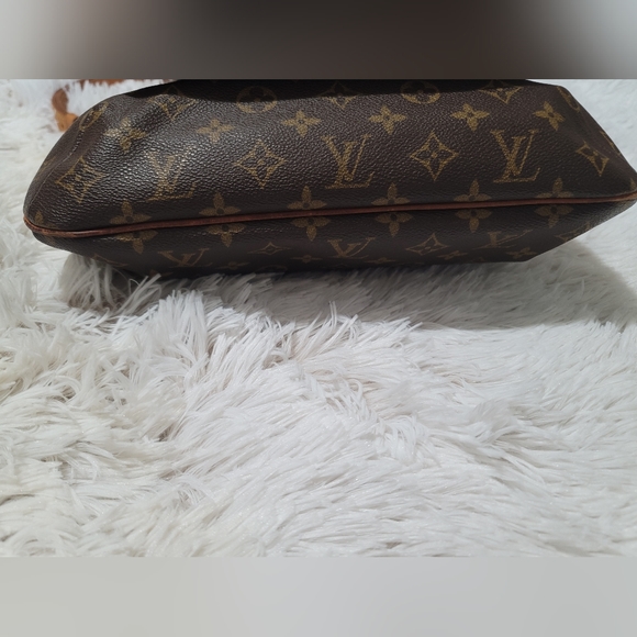 Authentic LV Monogram Musette GM Crossbody - Picture 3 of 16